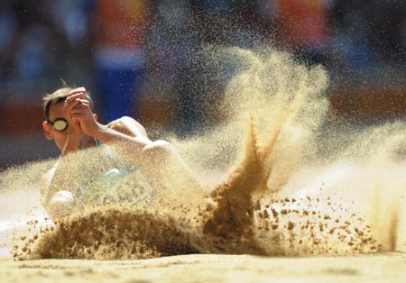 od体育网页版入口-跑道上的速度之争打破历史记录