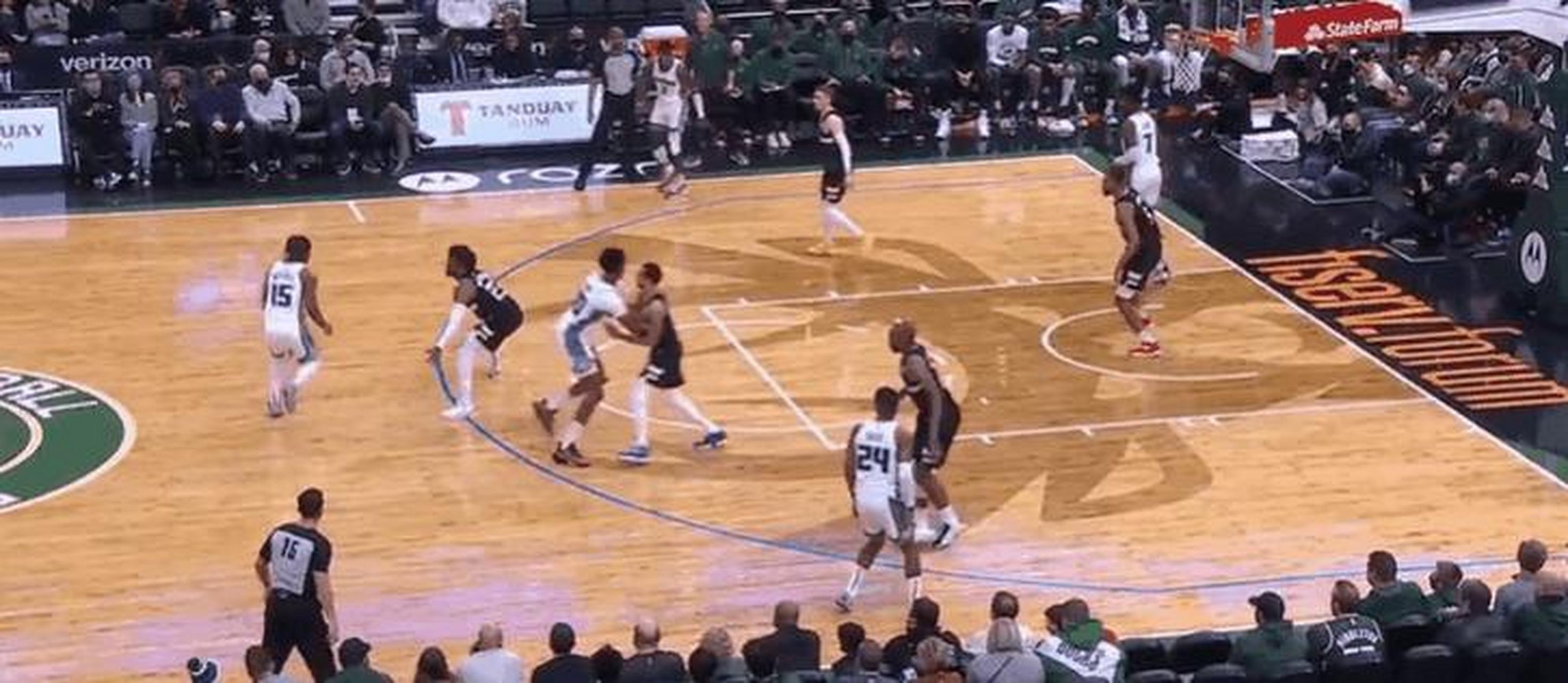 雄鹿再胜国王,继续保持榜首位置 雄鹿再胜国王,继续保持榜首位置