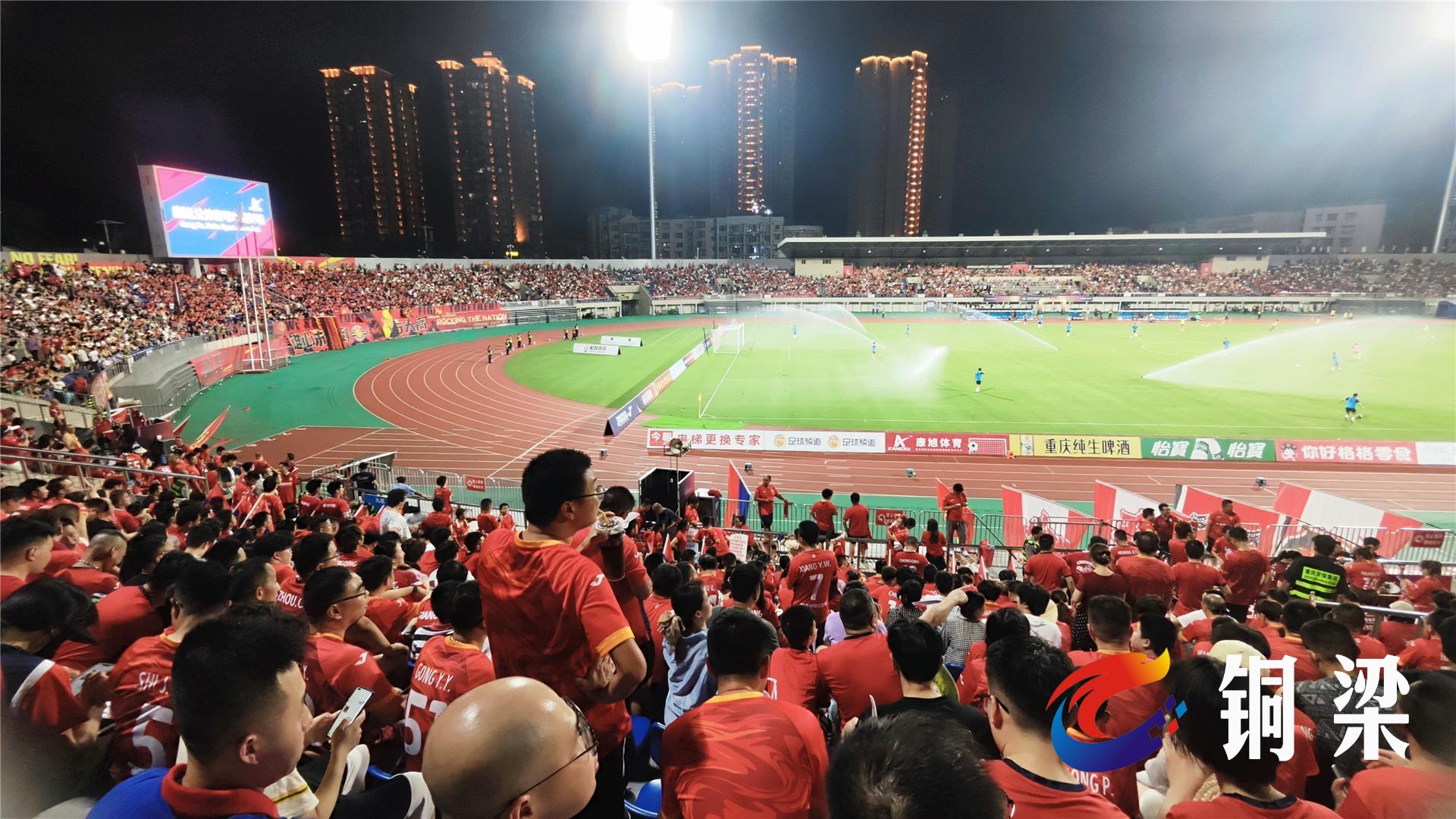 包含足球比赛现场人气爆棚,球迷热情高涨的词条 包含足球比赛现场人气爆棚,球迷热情高涨的词条